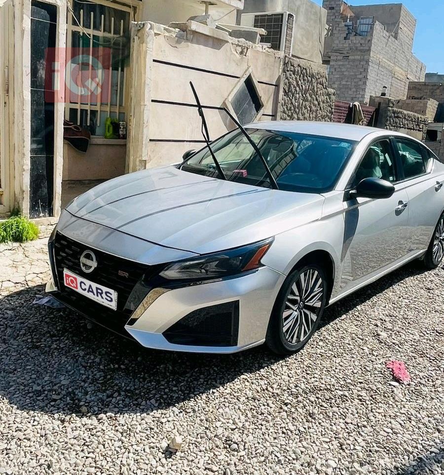 نيسان ألتيما